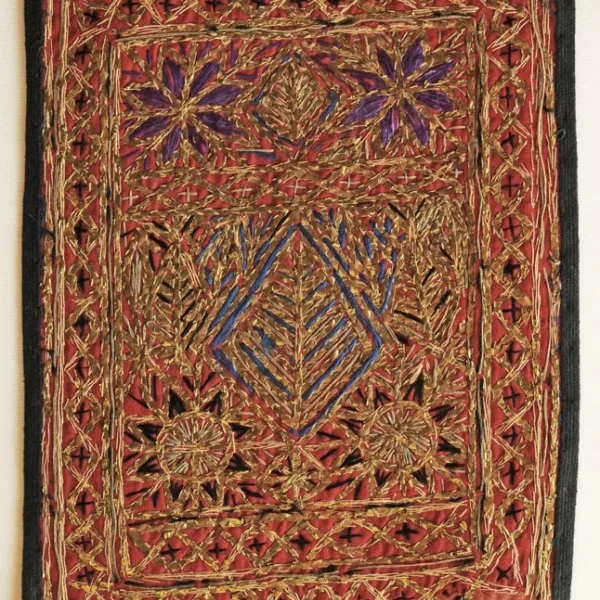 Albero della vita e simboli dell'uiverso. Ricamo-talismano zoroastriano matrimoniale di buon augurio.