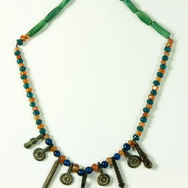 Collana cerimoniale con amuleti