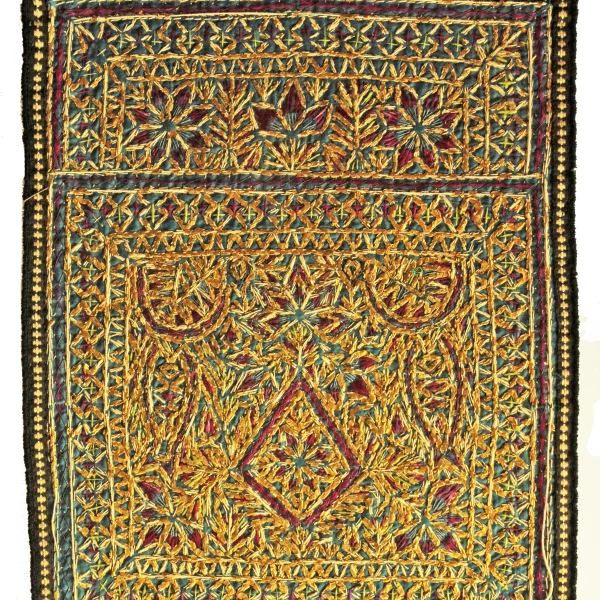 Albero della vita e simboli dell'uiverso. Ricamo-talismano zoroastriano matrimoniale di buon augurio.